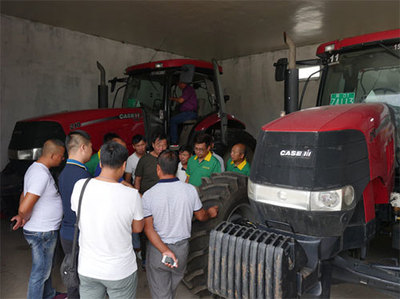 凯斯纽荷兰组织客户进厂考察农机获好评